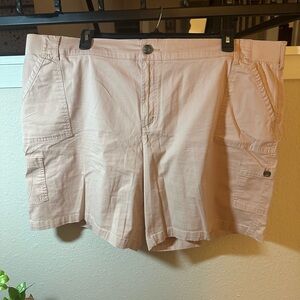 Lee Relaxed Fit Blush Pink Cargo Shorts. 24W.